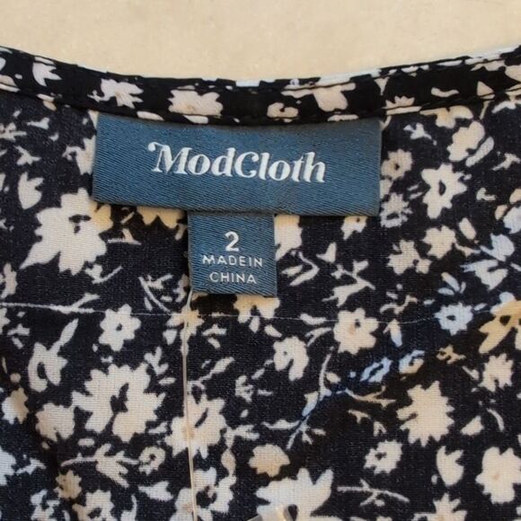NWT ModCloth Just Gotta Have It Floral Black and White Mini Dress size 2 - Picture 4 of 10